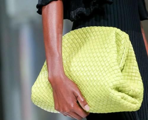 #时髦#哪个时髦精身上没件Bottega Veneta?