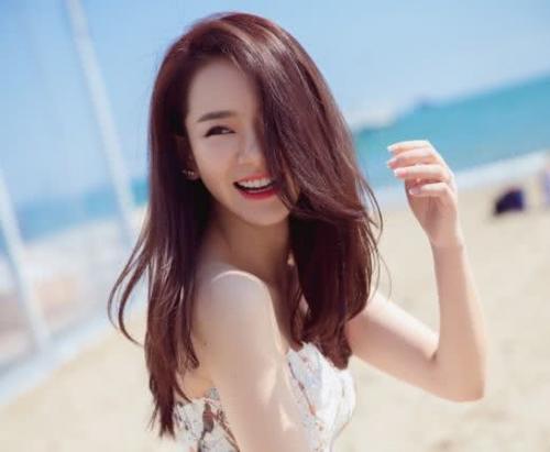 唐嫣的大额头终于有救了？这个发型让她美了一个新高度！