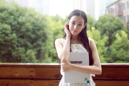 迪丽热巴新剧这件火了，全网都在找同款，这颜色不要太梦幻