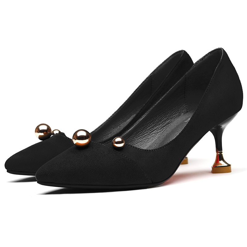 这高跟鞋好热门,身边好多美女都在穿这个