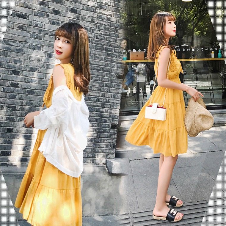 大城市女人也忒开放了，出门都是“小吊带”，下面真让人大饱眼福