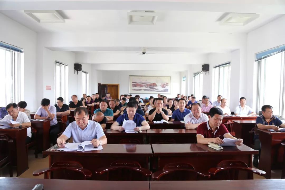 桦甸市教育局召开2018年暑期脱贫攻坚工作会