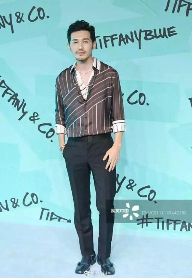 有人惊艳、有人油光满面,这两场时尚活动,精修未修对比明显!