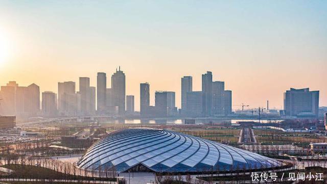 世界最大、最深的地下高铁站，中国首例“贝壳”建筑