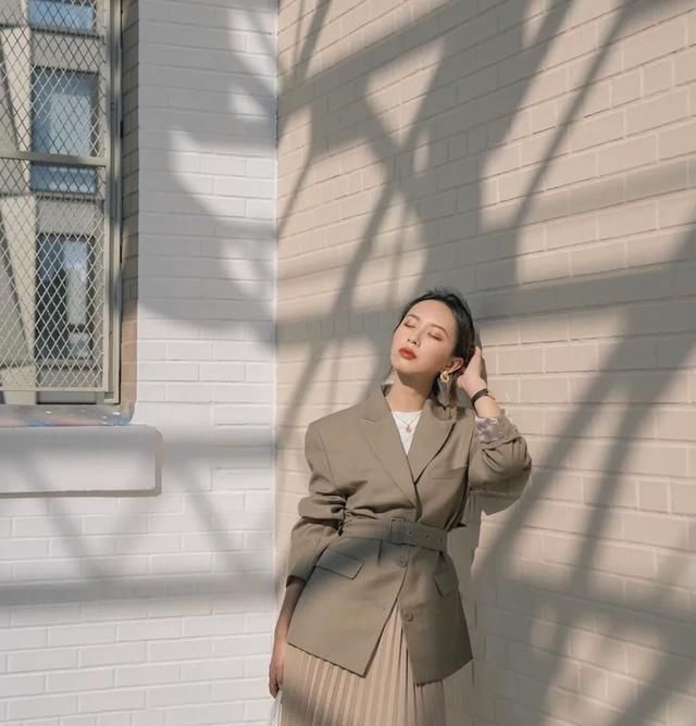 [巨显]今年最流行的时尚春装,微胖女性穿上,时尚还巨显瘦