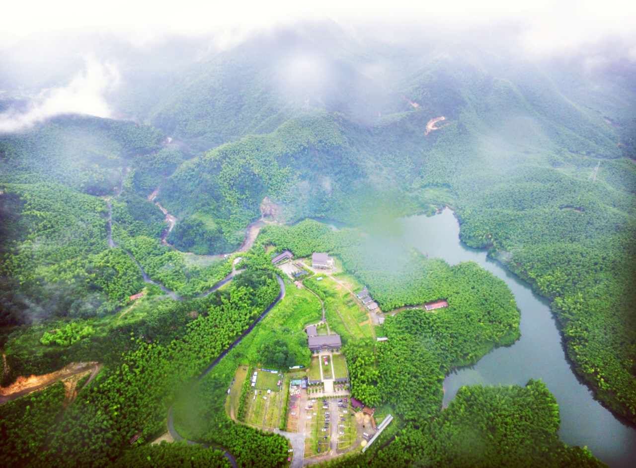 玩漂流玩桨板玩皮划艇，安吉仙龙峡不跟风玩