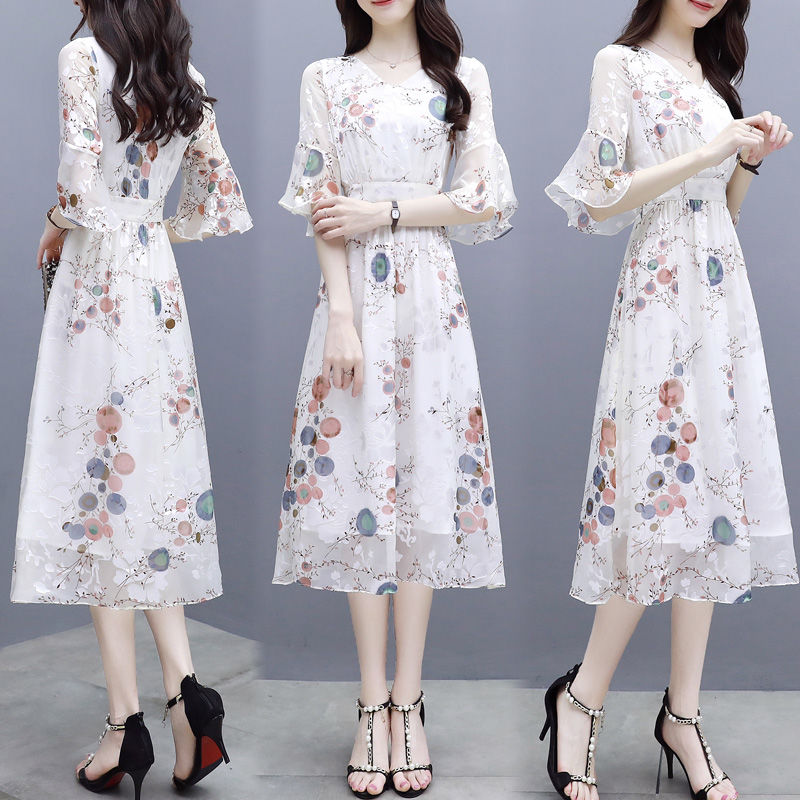 31岁老婆出门从不穿裤子，只穿这样的“冷风裙”，邻居都夸好看