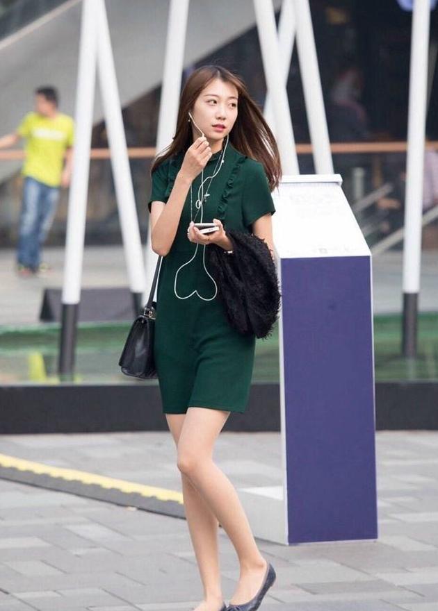 朝气蓬勃的女生, 轻松自然穿搭, 打扮起来特别上镜