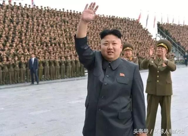 豹纹眼镜、镂空草帽、纯白T……金正恩这时尚look，甩你十几条街