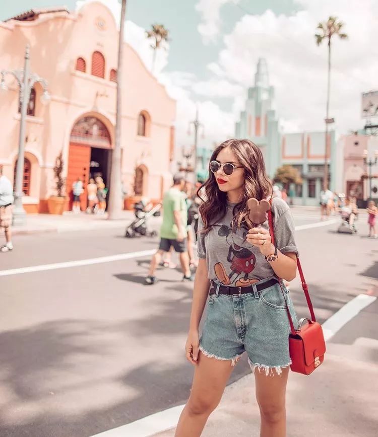 沈月的五五分身材还有救吗?看ins身高160的博主怎么解锁尴尬身材