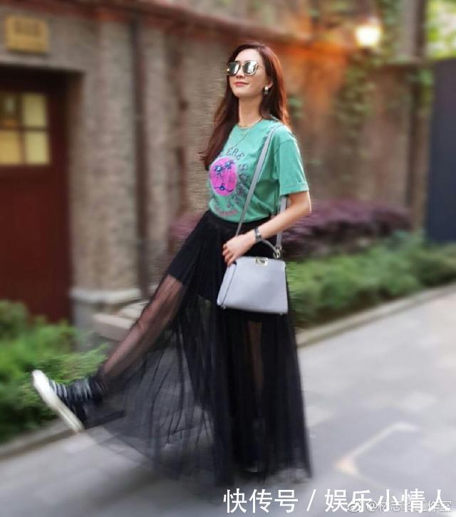 林志玲哪像43岁的女人？碎花裙＋银色高跟鞋，这身材保持得太好