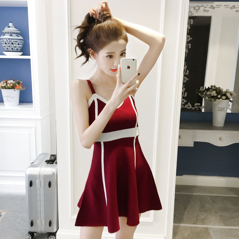 吊带:无法抵挡的纤细诱惑，玩转夏日海边度假风