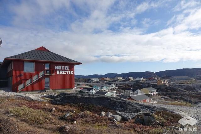 中国小伙北极之旅，入住2000多一晚的当地酒店，鲸鱼肉竟放路边卖