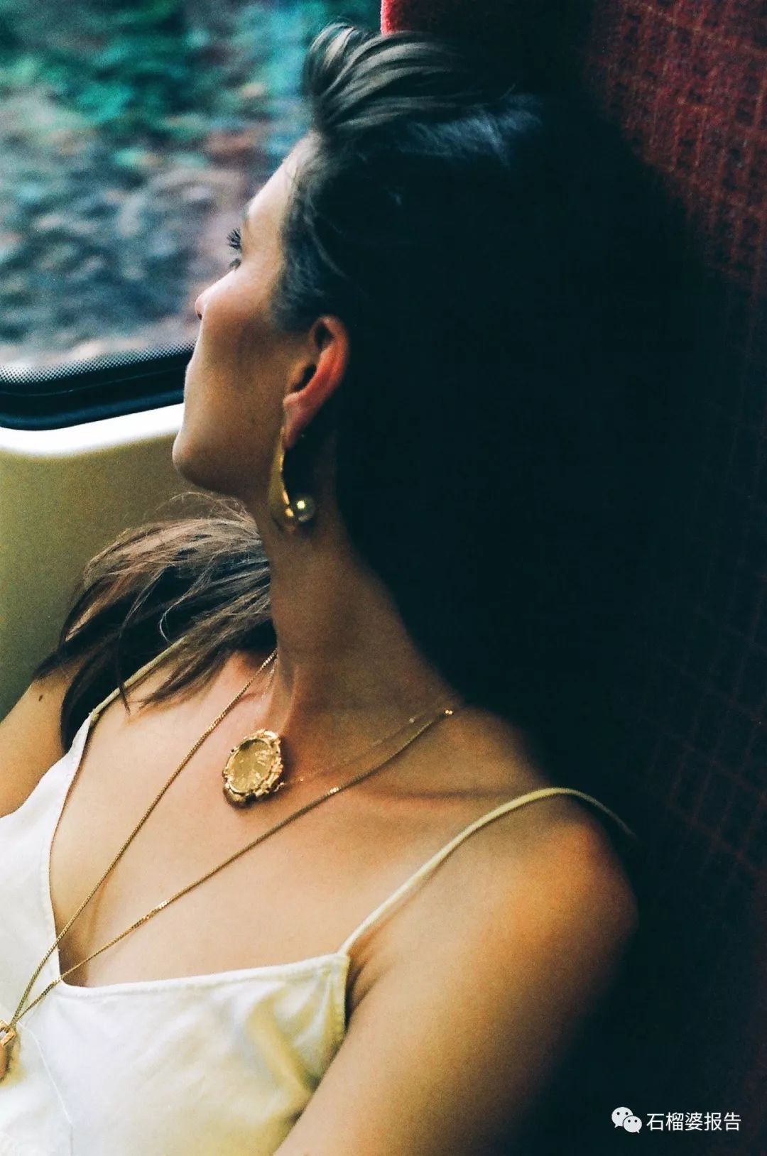 今年最红的一条复古项链，据说可以让人充满勇气