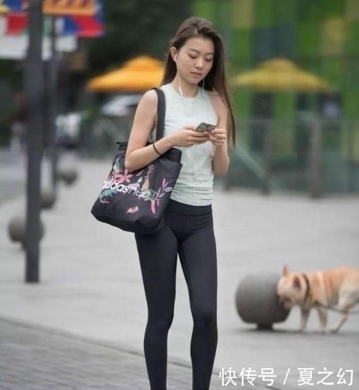 『美女』高挑挺拔的打底裤美女,笔直的小细腿盈盈可握!
