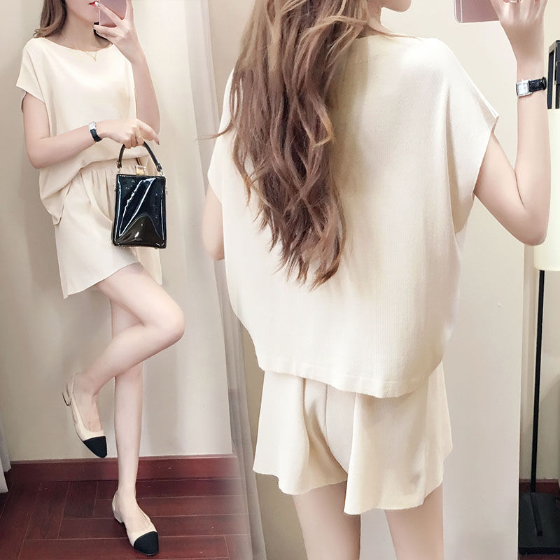 我45岁，至今没人叫我阿姨，夏季就穿短裤套装，不打扮都超显嫩