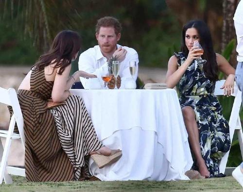 梅根婚后的穿着越来越像嫂子凯特王妃,但比凯特的风格更时髦些!