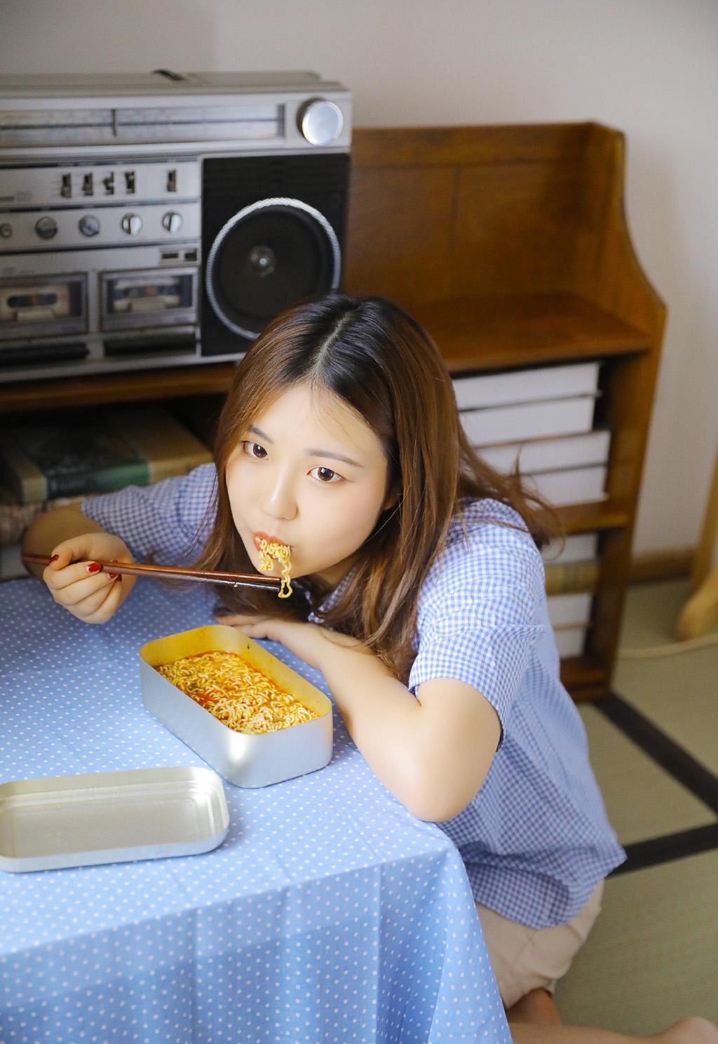 极品美女尤物白嫩肌肤诱惑美女写真