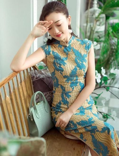  #中年#中年女人开春穿什么？推荐这件“旗袍”，显瘦优雅又洋气！