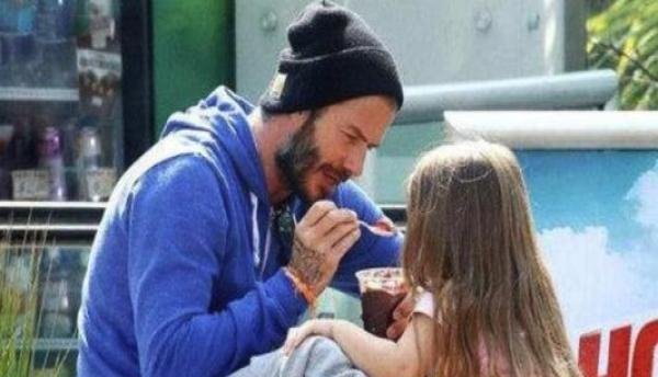 郑爽父亲发文怒怼谣言霸气护女 盘点娱乐圈老父亲宠女儿N种方式