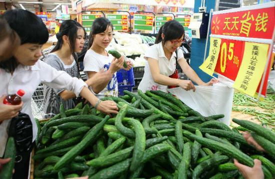 他高中毕业在家待业近一年，从售货员做到总经理一干就是40多年