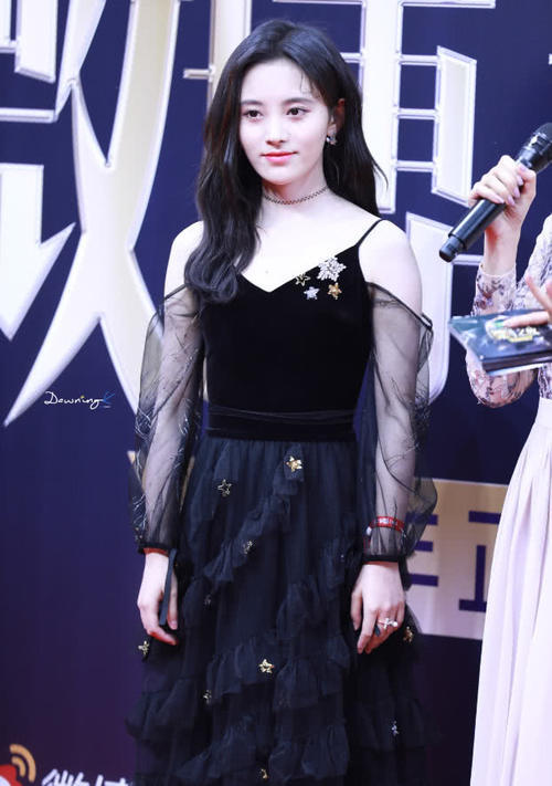 鞠婧祎不p图差别很大?穿仙女裙却成“五大三粗”,假的76斤?