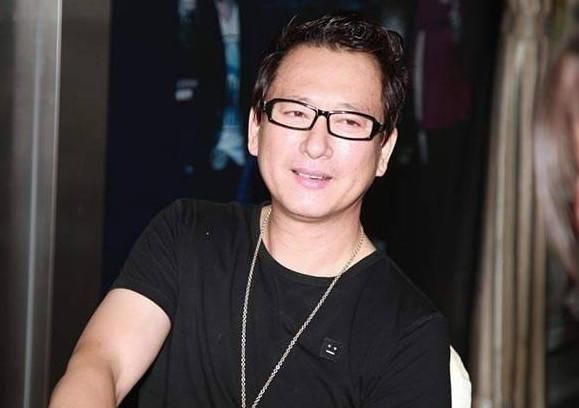 郑爽被造谣片场情绪失控罢演，爽爸罕见飙脏：又开始公鸡我家大壳