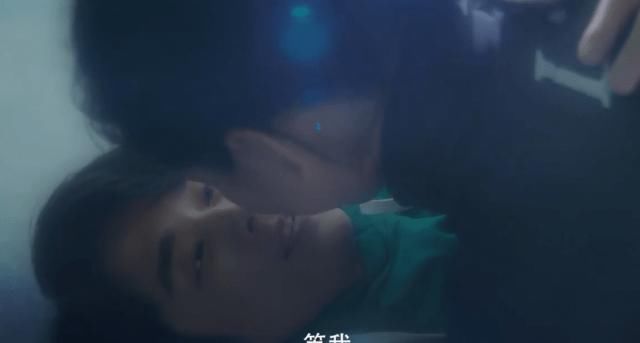  『初吻』《冰糖炖雪梨》吻戏有两场，黎语冰做春梦回味初吻，加了超强滤镜