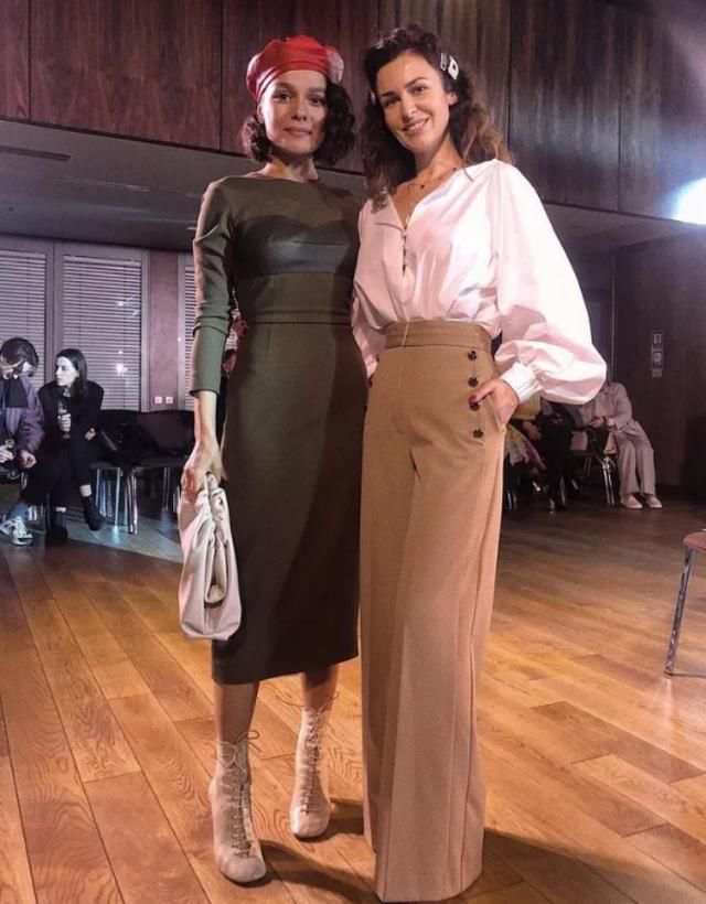  『灯笼袖』2020年春夏爆火单品，泡泡袖穿搭盘点，这些款式上街都很吃香