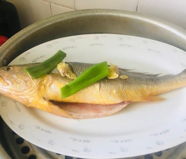 『蒸鱼豉油』清蒸黄花鱼,鲜美少刺,老少皆宜