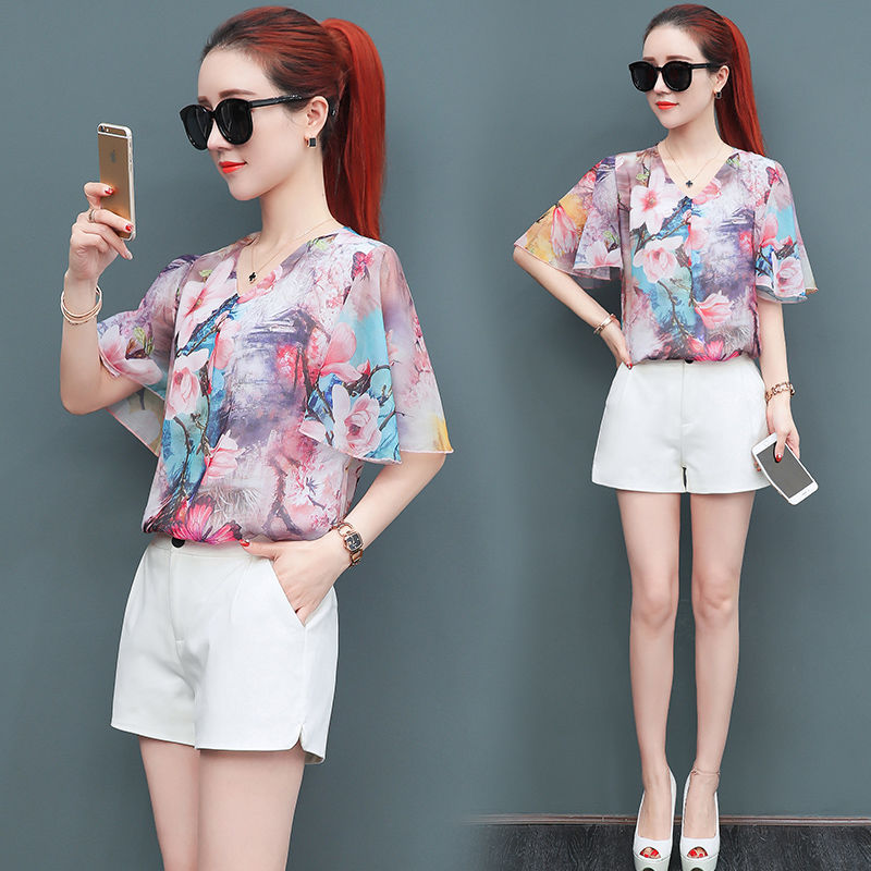 40岁老婆，出门从不被叫大姐，就穿小衫+短裤，显年轻还显身高