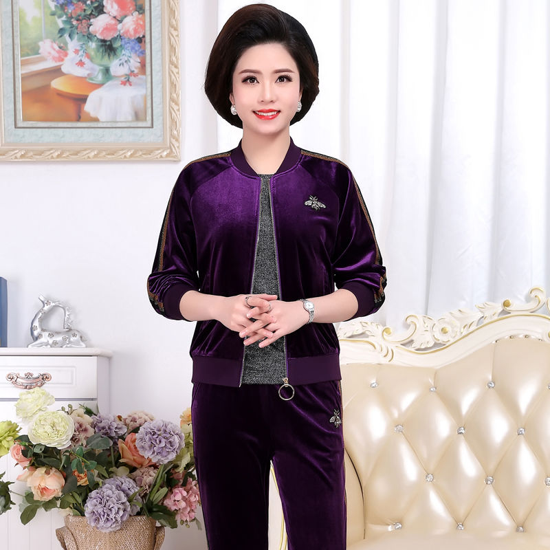 如今女人都不穿裙子!6070后妈妈都穿流行套装，嫩的像35