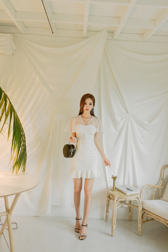 女神孙允珠,融雪花蒲温暖缦纱波点鱼尾裙