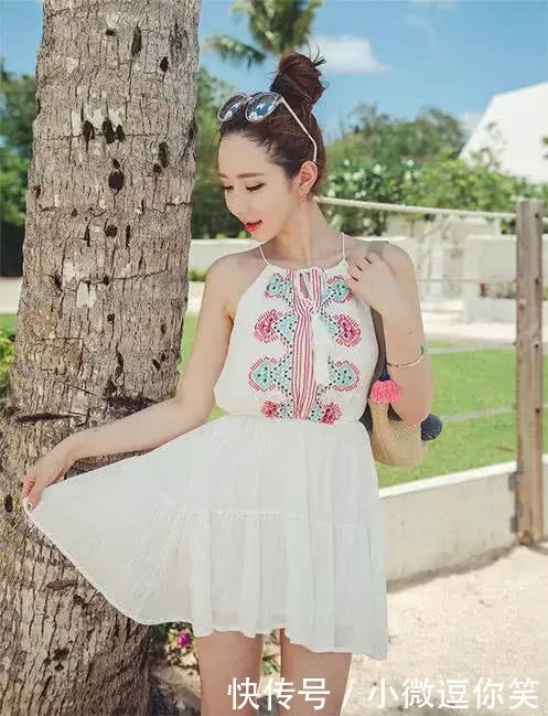 纯美短裙穿出甜美夏日风，暖心笑容灵动十足