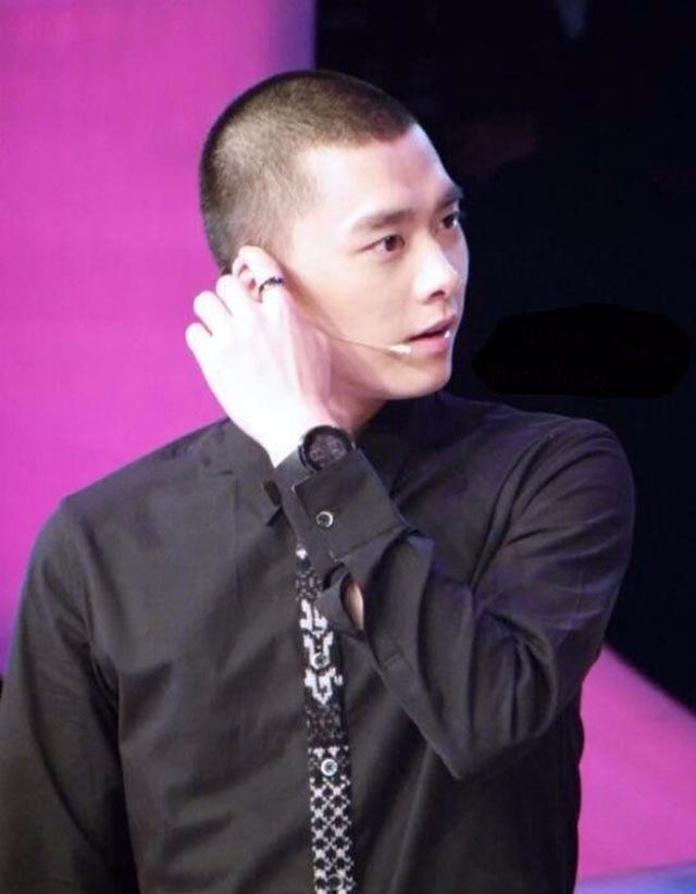 李易峰换新发型像换了张脸, 颜值爆表堪比整容