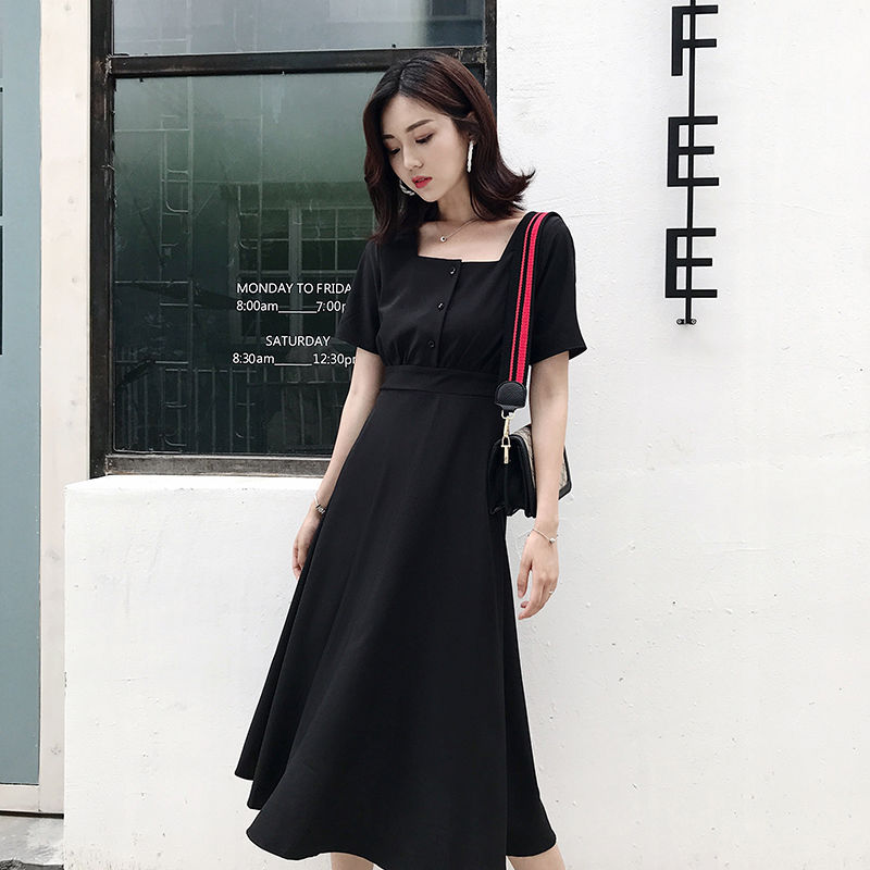 好身材是穿出来的，看看下图女人，穿出性感妩媚，简直迷死人