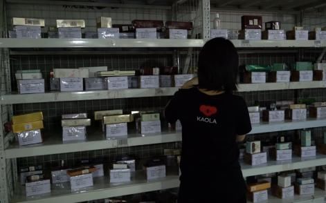 #美妆鉴定师#一年试10000支口红,90后姑娘却不直播不带货