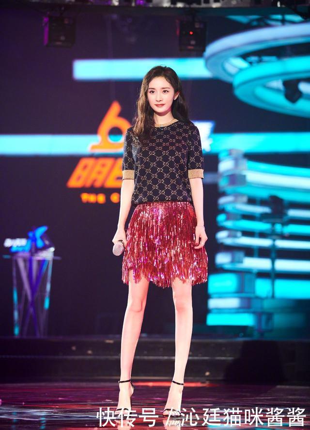 杨幂新片素颜出境，全程路人装扮，网友：估计刘恺威都认不出了