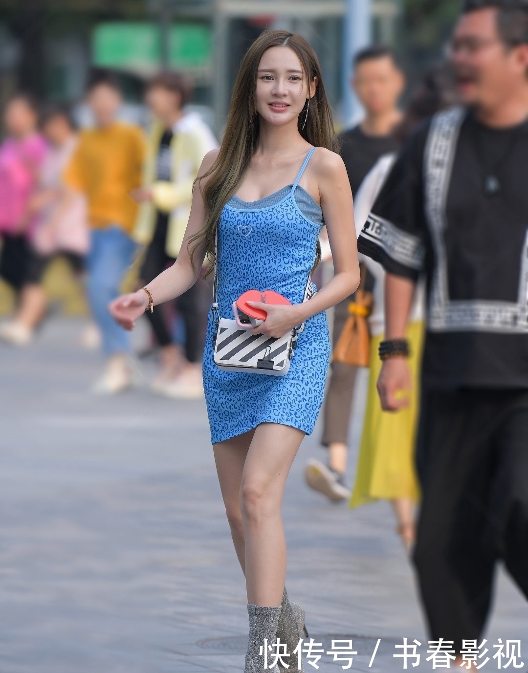 蓝色|不要轻易穿蓝色,哪怕是好身材的美女