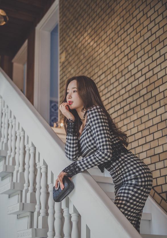 靓丽挺拔的紧身裙美女，秀出漂亮时尚的姿态！