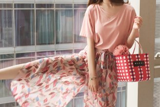 新流行一种“显高套装”，特适合矮个子女人，显高更有范