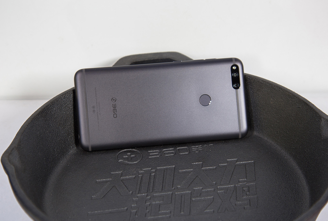 2K以内的中端旗舰机,除了小米8SE,还有谁?_【