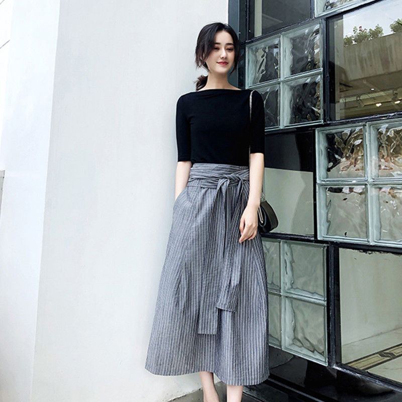 不够一米6的媳妇,出门从不穿牛仔裤,她穿小个子套装,显嫩显高