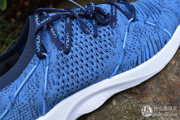 上了时装周，跑鞋也“变潮”-李宁轻云减震跑鞋开箱篇