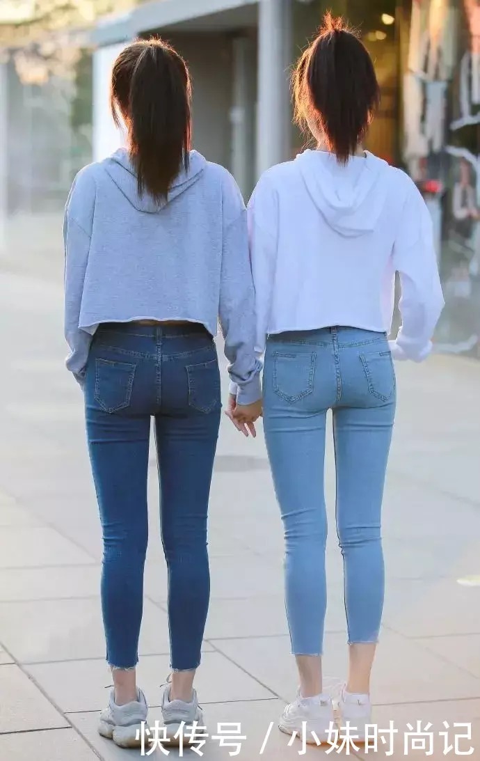  位小姐姐|街拍：简单靓丽的牛仔裤姐妹花, 让人怦然心动