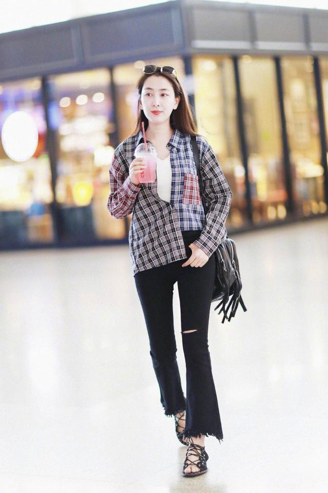 马苏真的不在乎身材？包臀裙挤的小腹都出来了，还穿那么紧！