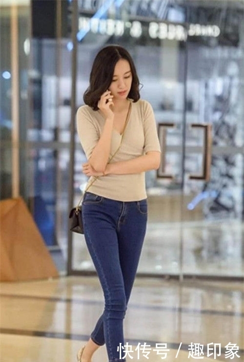  【迷人】迷人靓丽的美女街拍曼妙多姿的美女，彰显潮流的气息