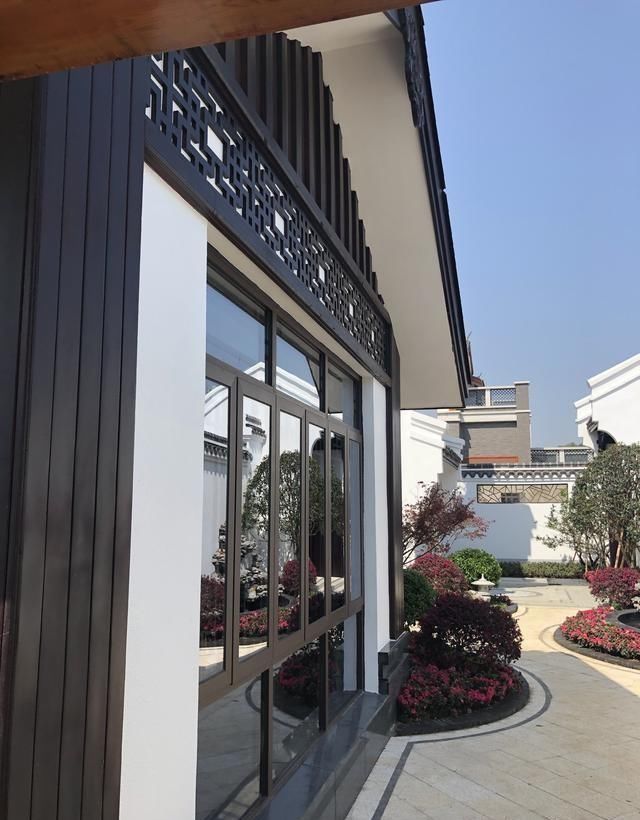 都说农村盖不了这栋别墅?新中式带院子自建房，你看你可以盖吗?