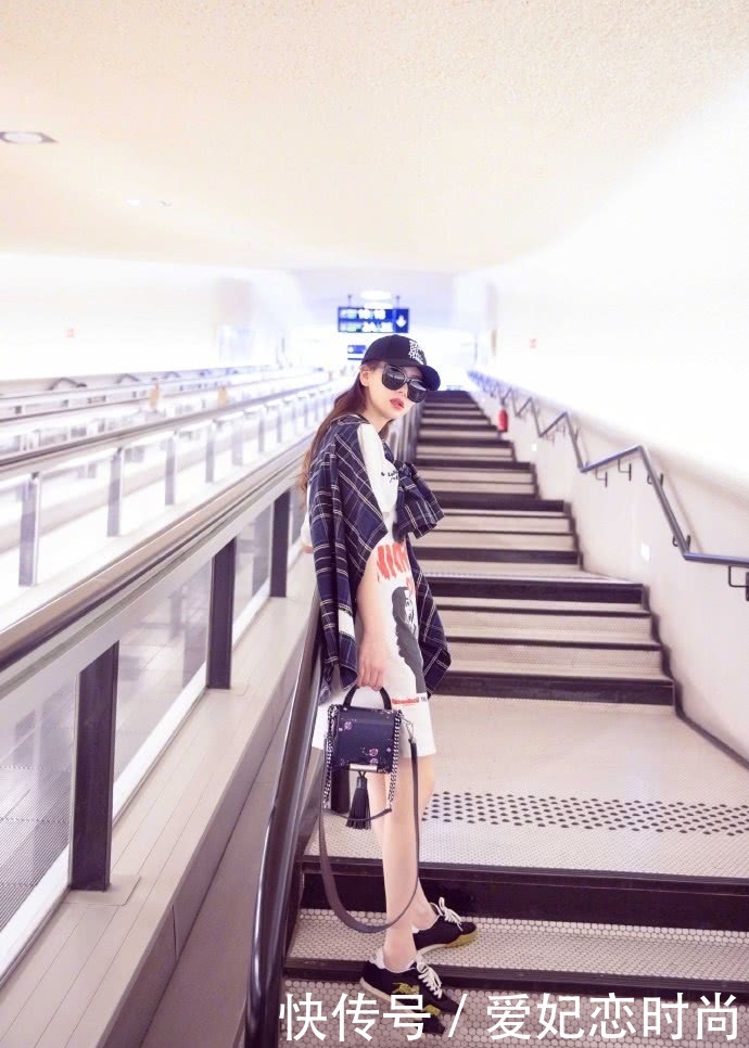 会玩不过是戚薇！空中芭蕾舞姿优雅，网友：这支舞可以单独出道了