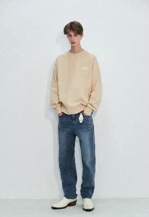  [衣品]韩国男生为什么衣品都很好？普通的字母长Tee，搭配好裤子也很潮